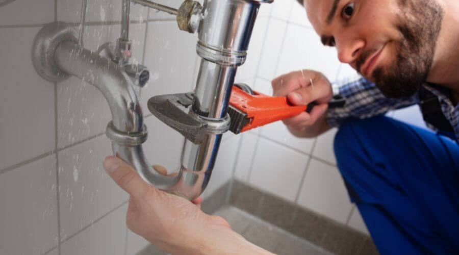 Expert burst pipe repair services in Broughton, IL